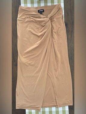 Express Midi Skirt in Camel Brown